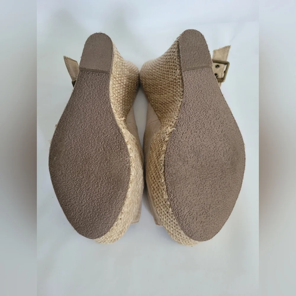 Steve Madden Oatmeal High Wedge Espadrille Sandals 9.5 EUC